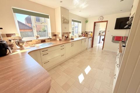 4 bedroom detached house for sale, Blagdon Walk, Frome