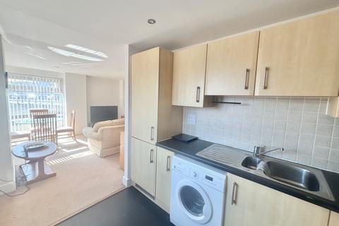2 bedroom apartment to rent, Altamar, Kings Road, Swansea