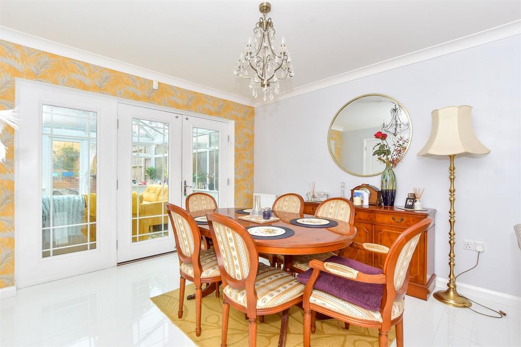 Lounge/Dining Room