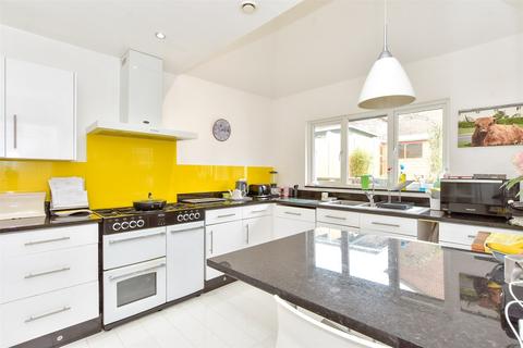 4 bedroom detached house for sale, Parkside Close, Waterlooville PO7