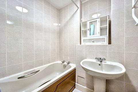 2 bedroom apartment for sale, Snowdon Road, Bournemouth, Dorset, BH4