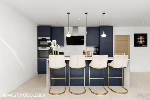 4 bedroom end of terrace house for sale, Hailey Gardens, Hailey SG13