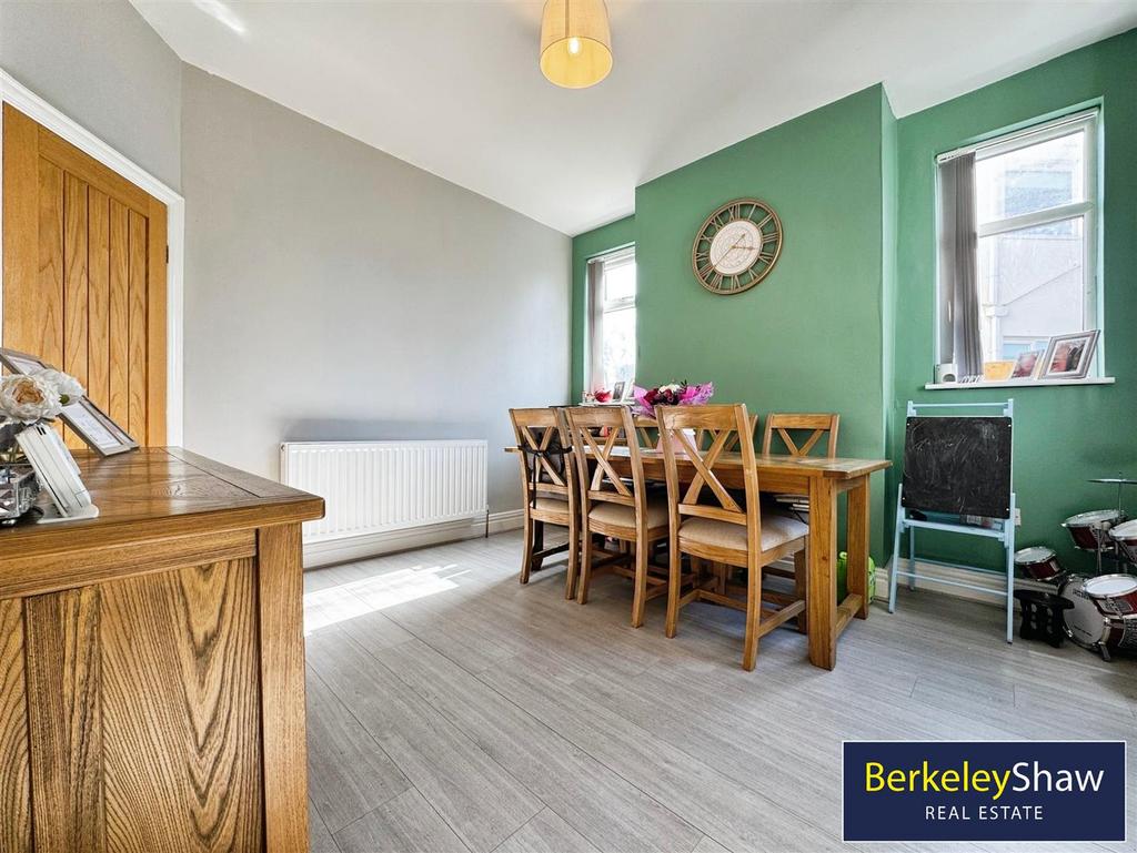 Dining room (2)