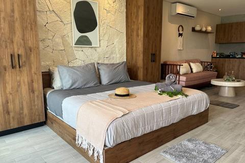 1 bedroom penthouse, 5GPP+7J
