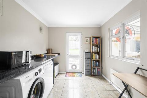 19 Ascot Road, Royston, SG8 9JD