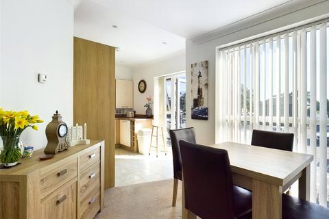 2 bedroom apartment for sale, Lymington Road, Highcliffe, Christchurch, Dorset, BH23