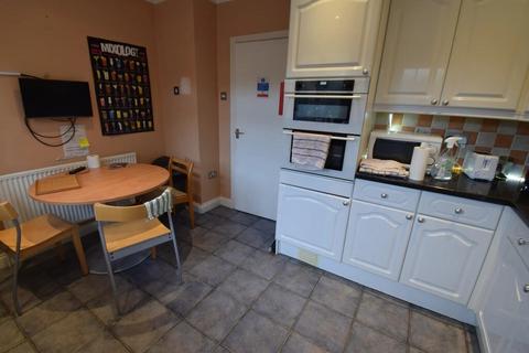 5 bedroom terraced house to rent, Coniston Close