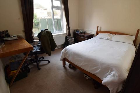 5 bedroom terraced house to rent, Coniston Close