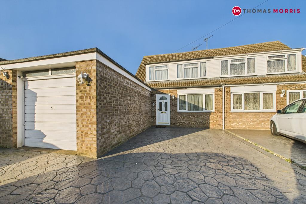 Alwin Close, Huntingdon PE28 3 bed semi-detached house - £280,000