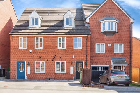 31 Waggon Road, Leeds, LS10 4GN