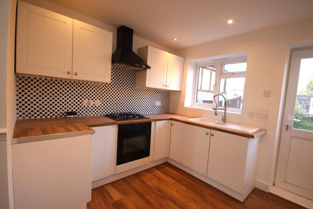 Kitchen (2).JPG