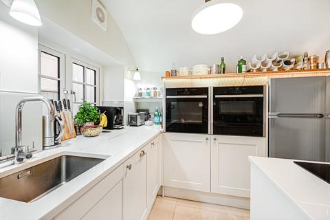 2 bedroom flat to rent, Cumberland Street, London, SW1V