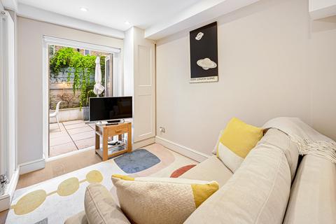 Cumberland Street, London, SW1V