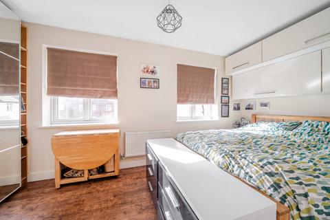 5 Albany Way, Laleham, Staines-upon-thames, TW18 1BG