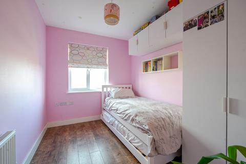 5 Albany Way, Laleham, Staines-upon-thames, TW18 1BG