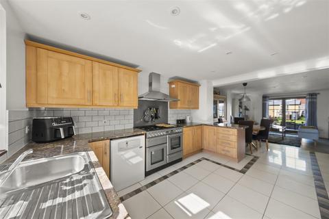 undefined, High Street, Hounslow TW5
