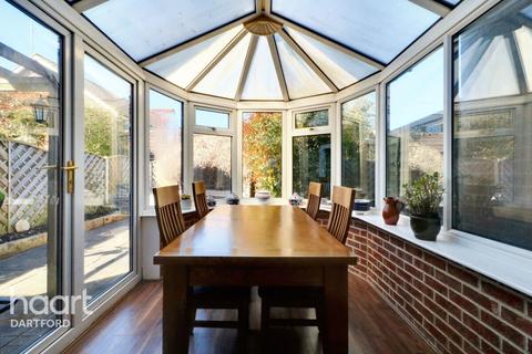21 Peach Croft, Northfleet, Gravesend, DA11 8ST