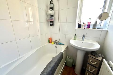 140 Garrison Lane, Chessington, KT9 2JR