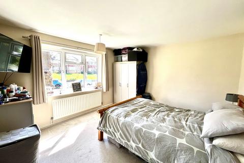 140 Garrison Lane, Chessington, KT9 2JR