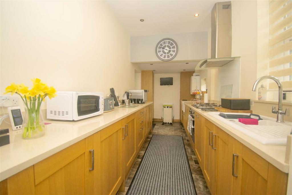 Fitted kitchen