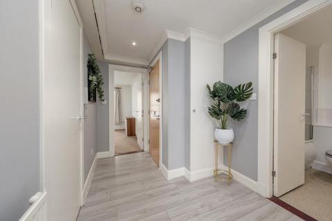 12/1 Mcdonald Road, Edinburgh, EH7 4LZ