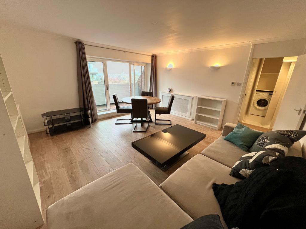 2 bedroom flat in bayswater