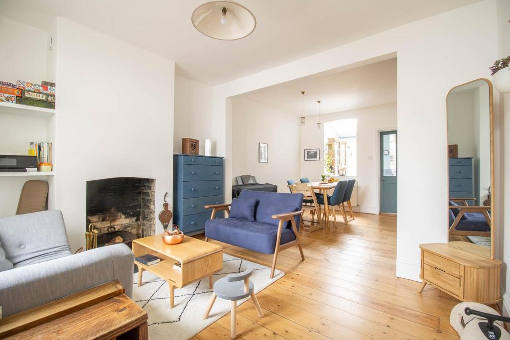 3.Sitting Room.jpg