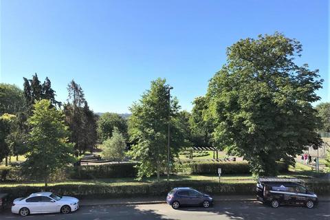 3 bedroom flat for sale, Flat , Highview House, Queens Road, London