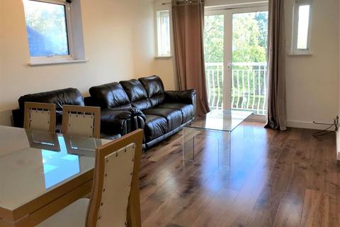 3 bedroom flat for sale, Flat , Highview House, Queens Road, London