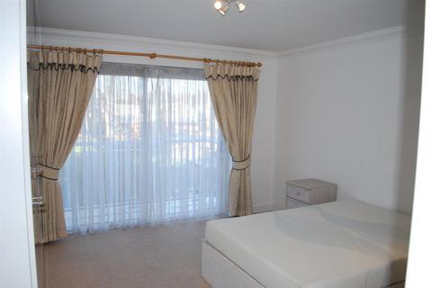 3 bedroom flat for sale, Flat , Highview House, Queens Road, London