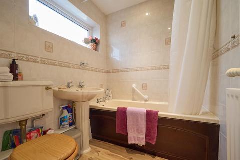 9 Abbotts Green, Burbage, Hinckley, LE10 2QZ