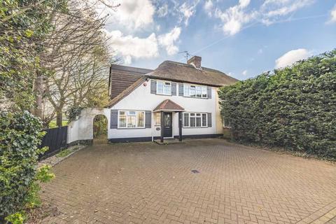 16 The Poynings, Iver, SL0 9DT