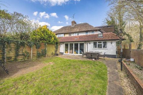 16 The Poynings, Iver, SL0 9DT