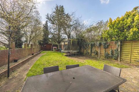 16 The Poynings, Iver, SL0 9DT