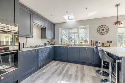 16 The Poynings, Iver, SL0 9DT