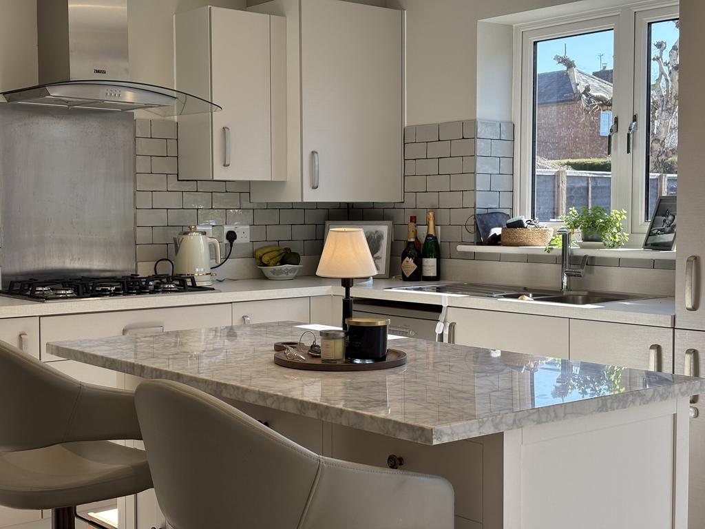 KITCHEN BREAKFAST BAR.jpeg