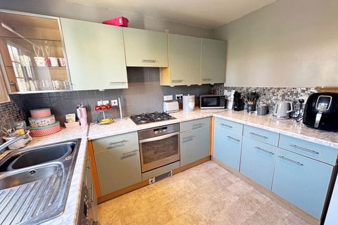 3 bedroom semi-detached house for sale, Oakham Close, Desborough, Northamptonshire
