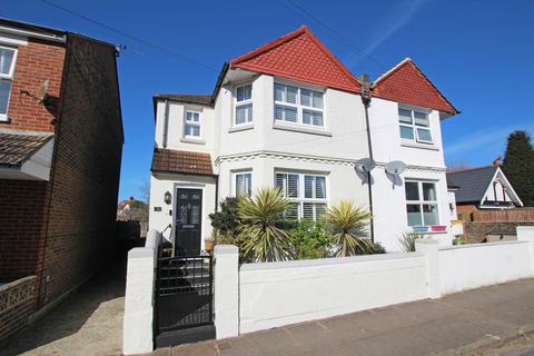 Annington Road, Roselands Eastbourne, BN22 8NG