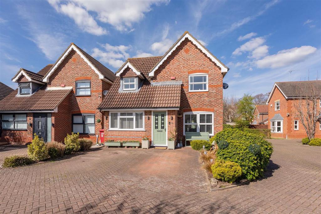 51 Richards Way-4.jpg