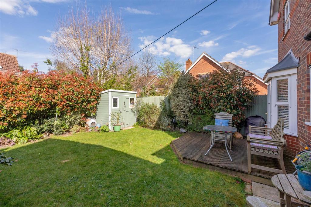 51 Richards Way-2.jpg