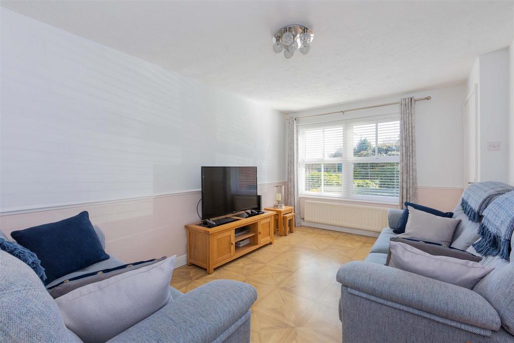 51 Richards Way-10.jpg