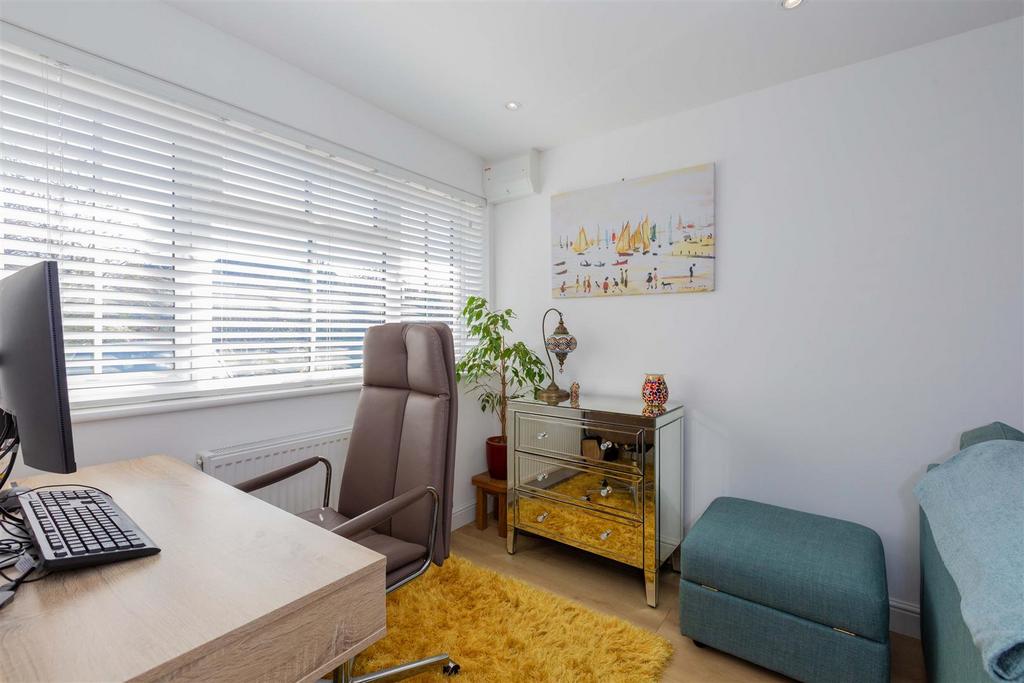 51 Richards Way-6.jpg