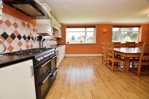 undefined, East Green, Messingham