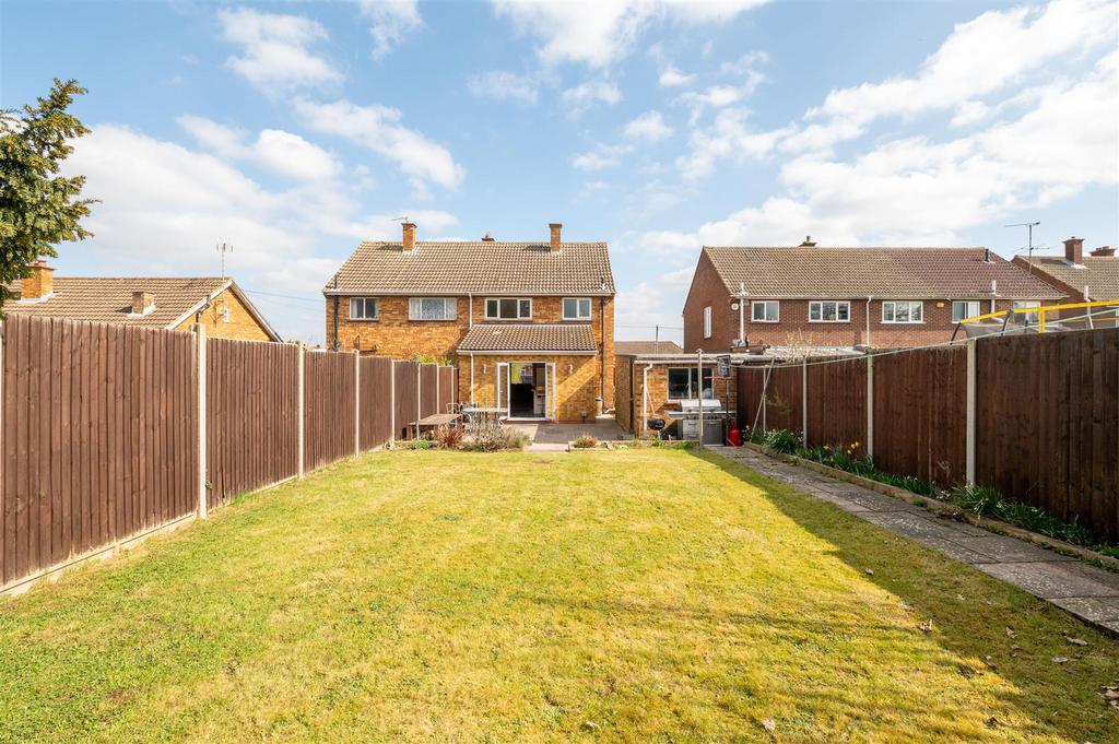 61 Wellingham Ave, Hitchin-31.jpg
