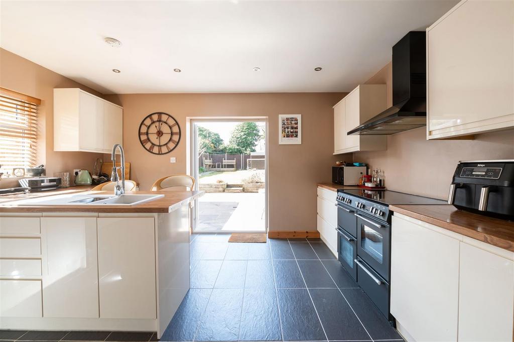 61 Wellingham Ave, Hitchin-10.jpg