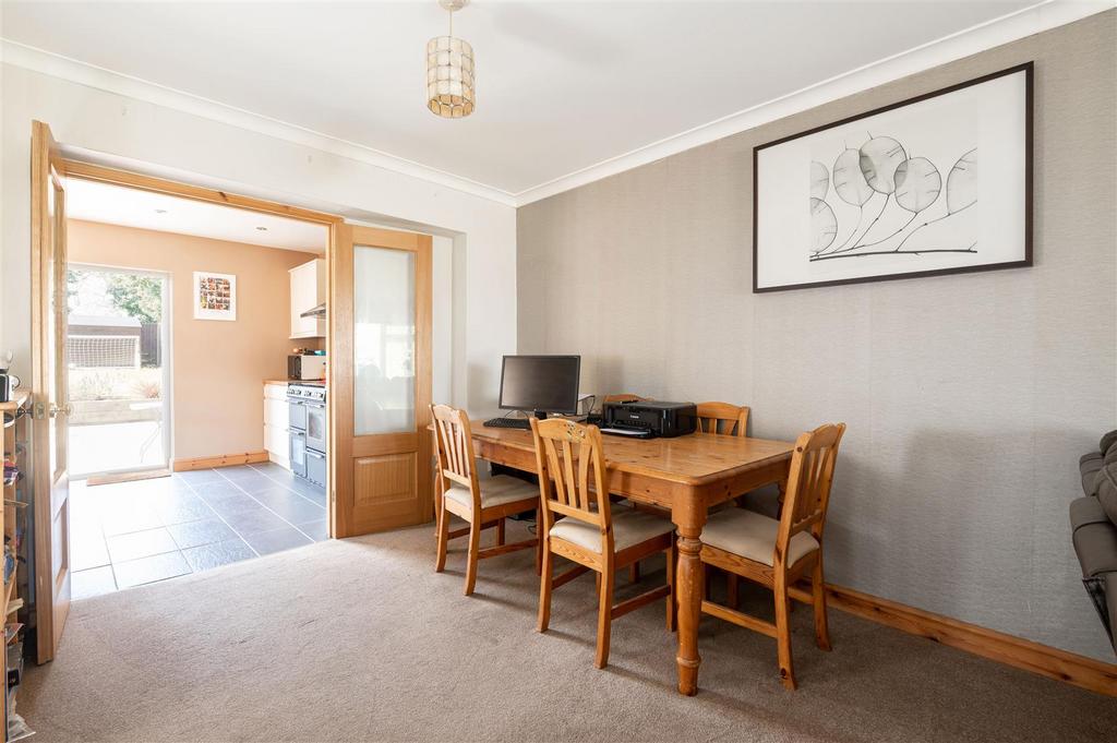 61 Wellingham Ave, Hitchin-12.jpg