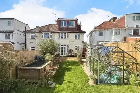 122 Farm Road, Edgware, HA8 9LW