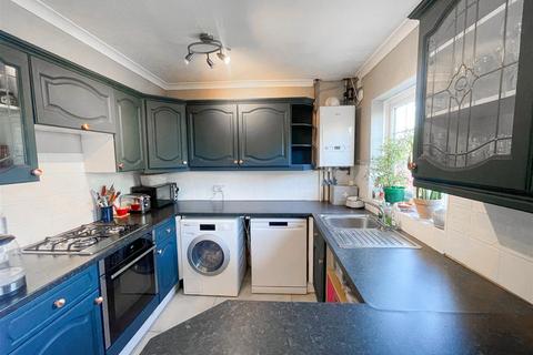 122 Farm Road, Edgware, HA8 9LW
