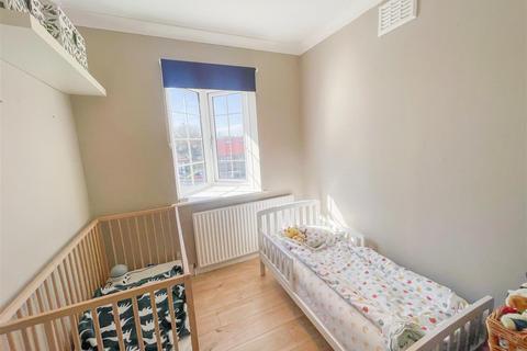 122 Farm Road, Edgware, HA8 9LW