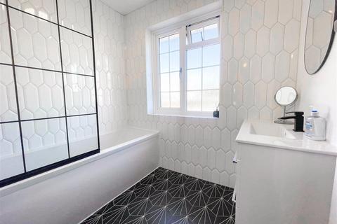 122 Farm Road, Edgware, HA8 9LW